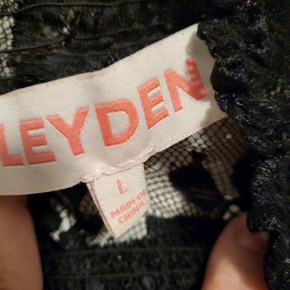 Leyden Sheer Lace Shirt, L, BLACK - Picture 4 of 6